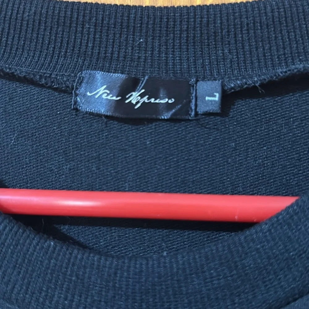 Women’s sweatshirt size large. - Picture 3 of 4